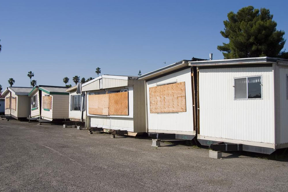 How to find mobile home movers